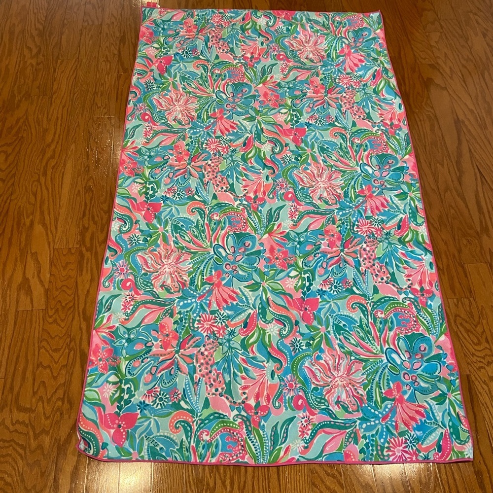 Lilly Pulitzer Tropical Floral Microfiber Beach Towel 70x39 Pink Blue Green - Picture 2 of 7